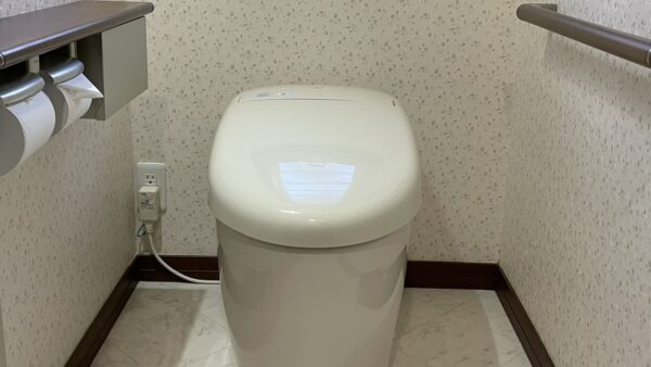 トイレリフォーム（TOTOネオレストRS2）